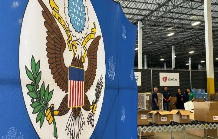 Almacén de Miami donde se empacó la ayuda humanitaria enviada al oriente de Cuba este miércoles