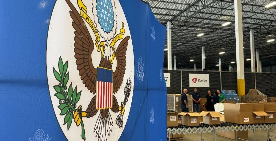 Almacén de Miami donde se empacó la ayuda humanitaria enviada al oriente de Cuba este miércoles