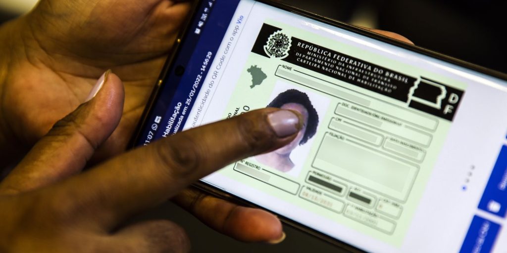 Minister announces automatic driver's license renewals for good drivers