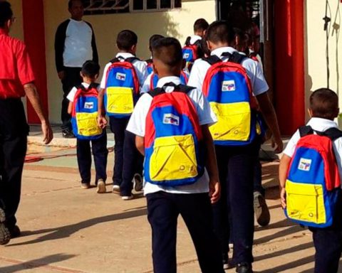 Minister of Education confirms that classes will restart on Monday the 12th