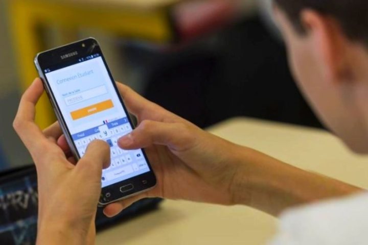 Ministry of Education published regulations that regulate the use of cell phones in schools