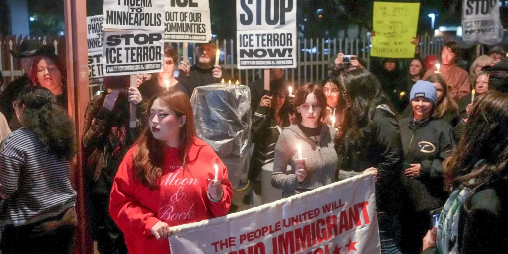 Minneapolis protests after ICE police kill US citizen