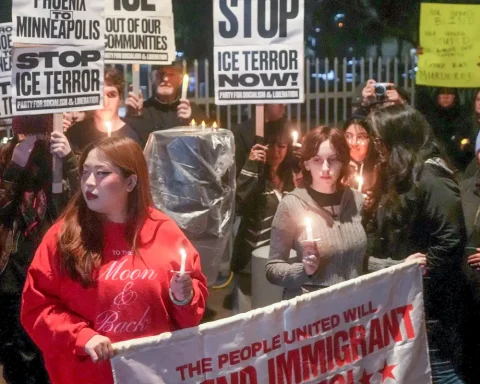 Minneapolis protests after ICE police kill US citizen