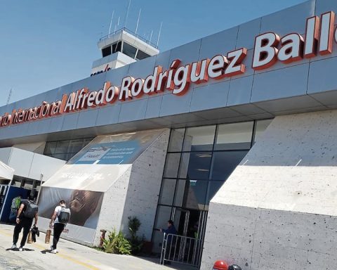 Modern landing system at Alfredo Rodríguez Ballón Airport in Arequipa in the hands of Corpac
