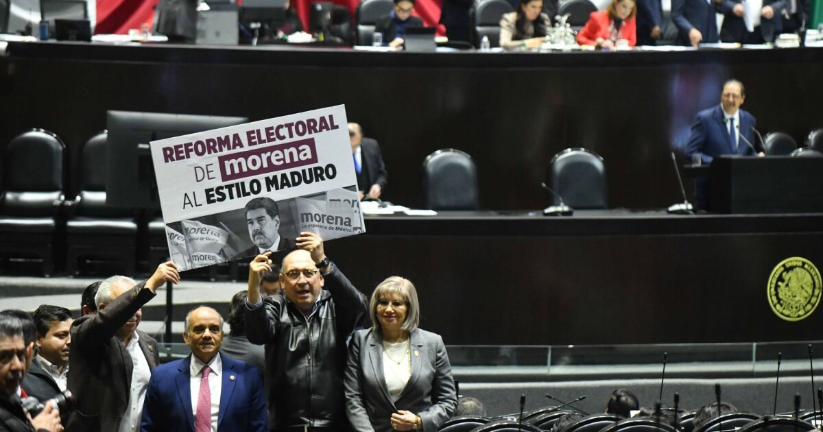 Morenoist and opposition legislators clash over operation to capture Maduro