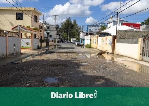 Neighbors denounce street problems in Ensanche Quisqueya