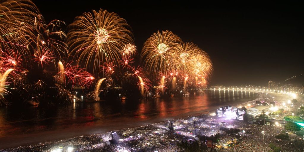 New Year's Eve in Rio brings 2.6 million people to Copacabana