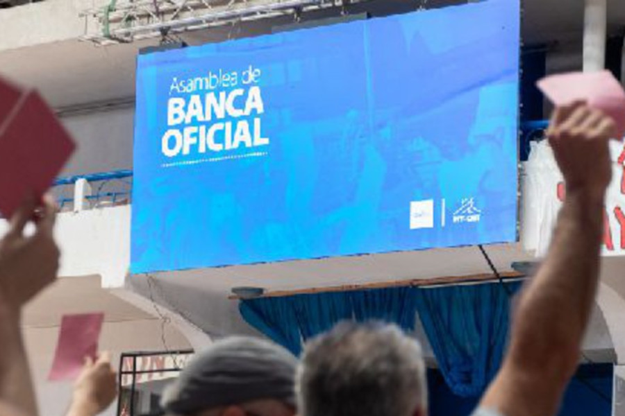 Official banking continues in conflict