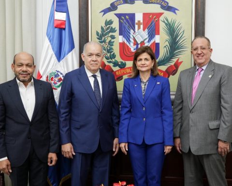 Luis Valdez, Pedro Urrutia, Raquel Peña y Magín Díaz.
