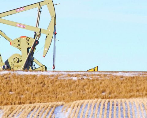 Oil prices close with a slight increase with the situation in Iran in the spotlight