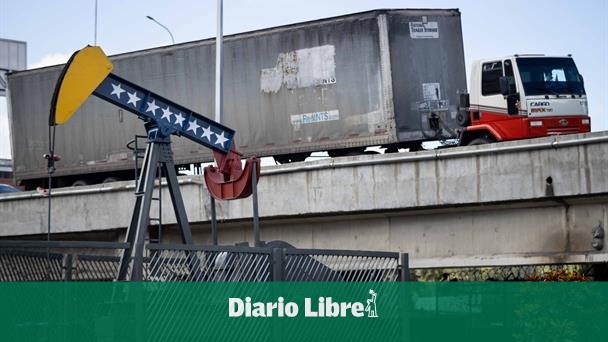 Oil prices close with a slight increase