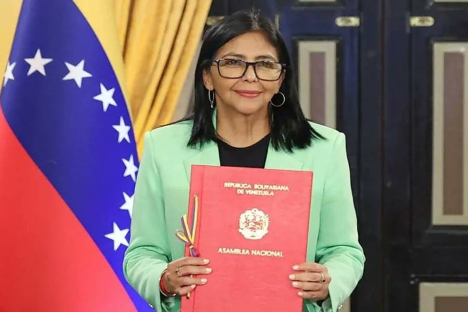 Oil reform opens space for private companies, reduces controls and makes royalties more flexible