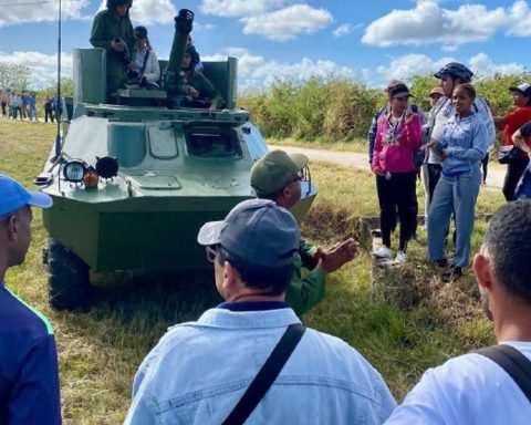 Old MiG-15s from the Cold War fly over Sancti Spíritus