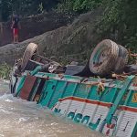 Oxapampa: Truck falls into the river and leaves one dead