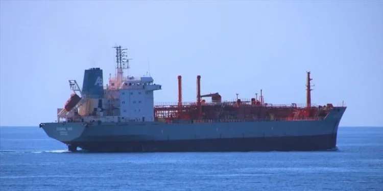 El petrolero Eugenia Gas se dirige a la Isla