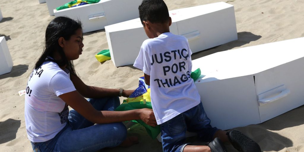 PMs accused of boy's death go to popular jury in Rio