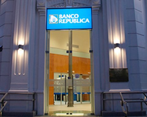 Partial national strike of the Official Bank this Thursday the 8th