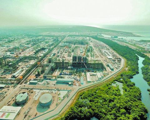 Pemex boosts refining but does not reach goals