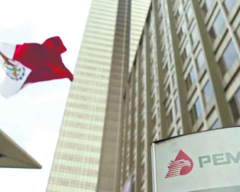 Pemex production falls 8% in 2025 and remains at 1.36 million barrels per day