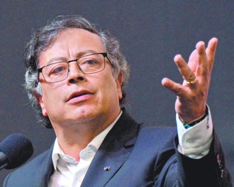 Petro reveals location of boat survivors "bombed" in the Pacific by the US