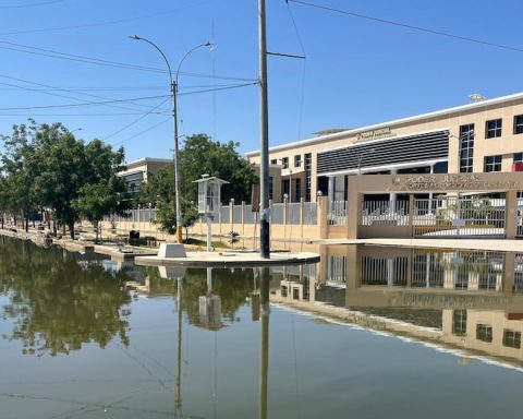 Piura: Drain water floods avenue in front of the Court of Justice and near the hospital