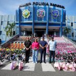 Niños de policías reciben juguetes en emotivo encuentro por el Día de los Reyes
