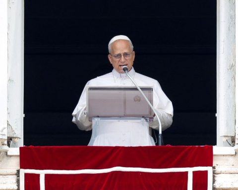 Pope calls for peace between nations “bloodied by conflict and misery"