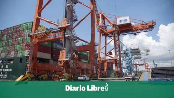 Port digitalization complements human work