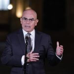 Premier Ernesto Álvarez announces the end of the gollerias in Petroperú