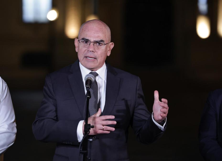 Premier Ernesto Álvarez announces the end of the gollerias in Petroperú