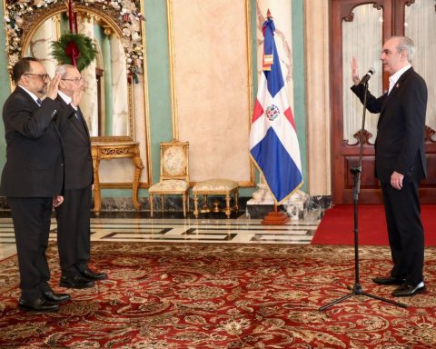 President Abinader swears in Antoliano Peralta as Minister of Justice and Jorge Subero Isa as Legal Consultant