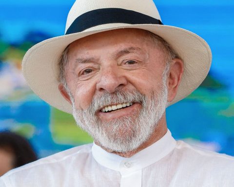 President Lula undergoes cataract surgery and is discharged from hospital