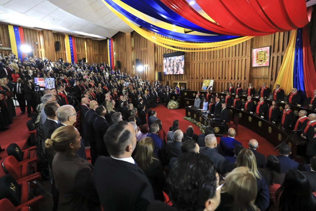 President in charge of Venezuela announces general amnesty law and closure of El Helicoide prison