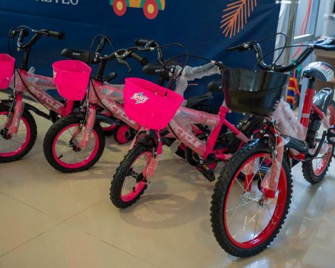 Propeep brings joy and fun to children with the delivery of gifts for Three Kings' Day