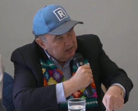Rafael López Aliaga avoids explaining how he would move the capital to Junín and responds with attacks