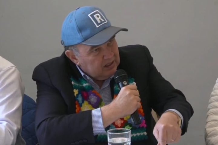 Rafael López Aliaga avoids explaining how he would move the capital to Junín and responds with attacks