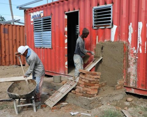 Recycled containers, the Government's commitment to alleviate the housing crisis
