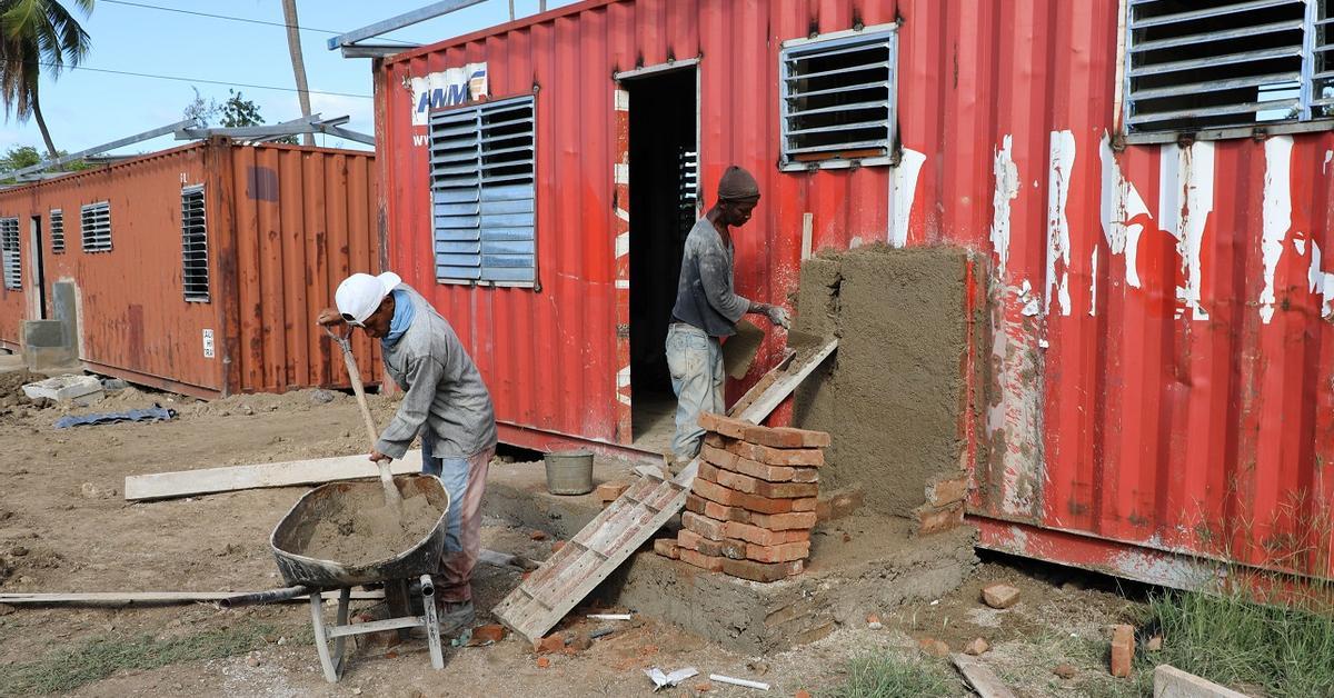 Recycled containers, the Government's commitment to alleviate the housing crisis