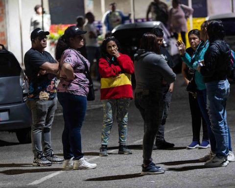 Relatives of political prisoners fear that there will be more deaths: "We have no information or faith of life"