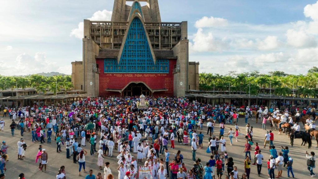 Actividades religiosas en honor a la Virgen La Altagracia con  334 años celebrándose