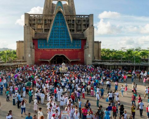 Actividades religiosas en honor a la Virgen La Altagracia con  334 años celebrándose