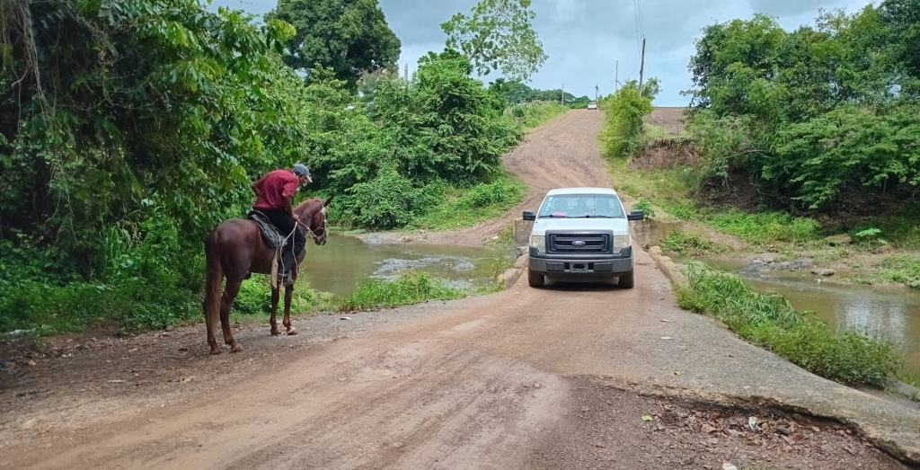 Repair on the road shows that little is enough for El Cuey