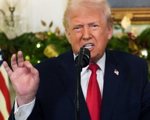 Republicans join Democrats in Senate to limit Trump's military force in Venezuela