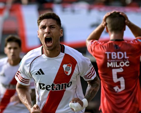 River starts with joy and Racing full of sadness