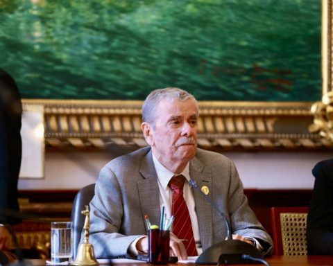 Rospigliosi affirms that vacancy motion against José Jerí "it's absurd"