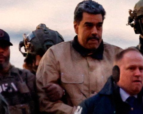 Russia for the first time raises possible asylum for Maduro and demands that the US release him