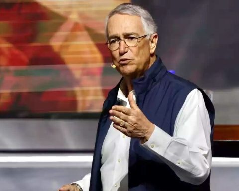 Salinas Pliego agrees to pay his million-dollar debt with the SAT in small installments