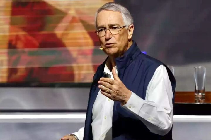 Salinas Pliego agrees to pay his million-dollar debt with the SAT in small installments