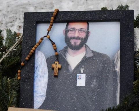 Second American killed in Minneapolis by US federal agents sparks outrage