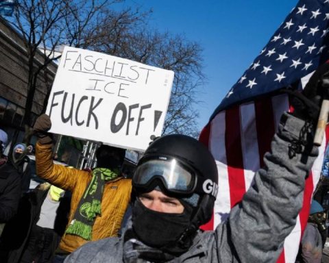 Second fatal shooting by immigration agents in Minneapolis